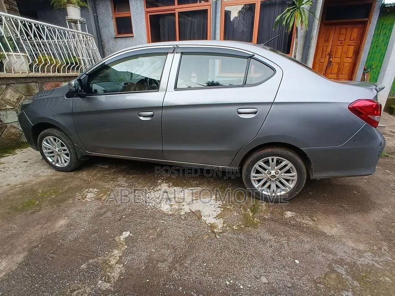 Mitsubishi Attrage 2021 Silver