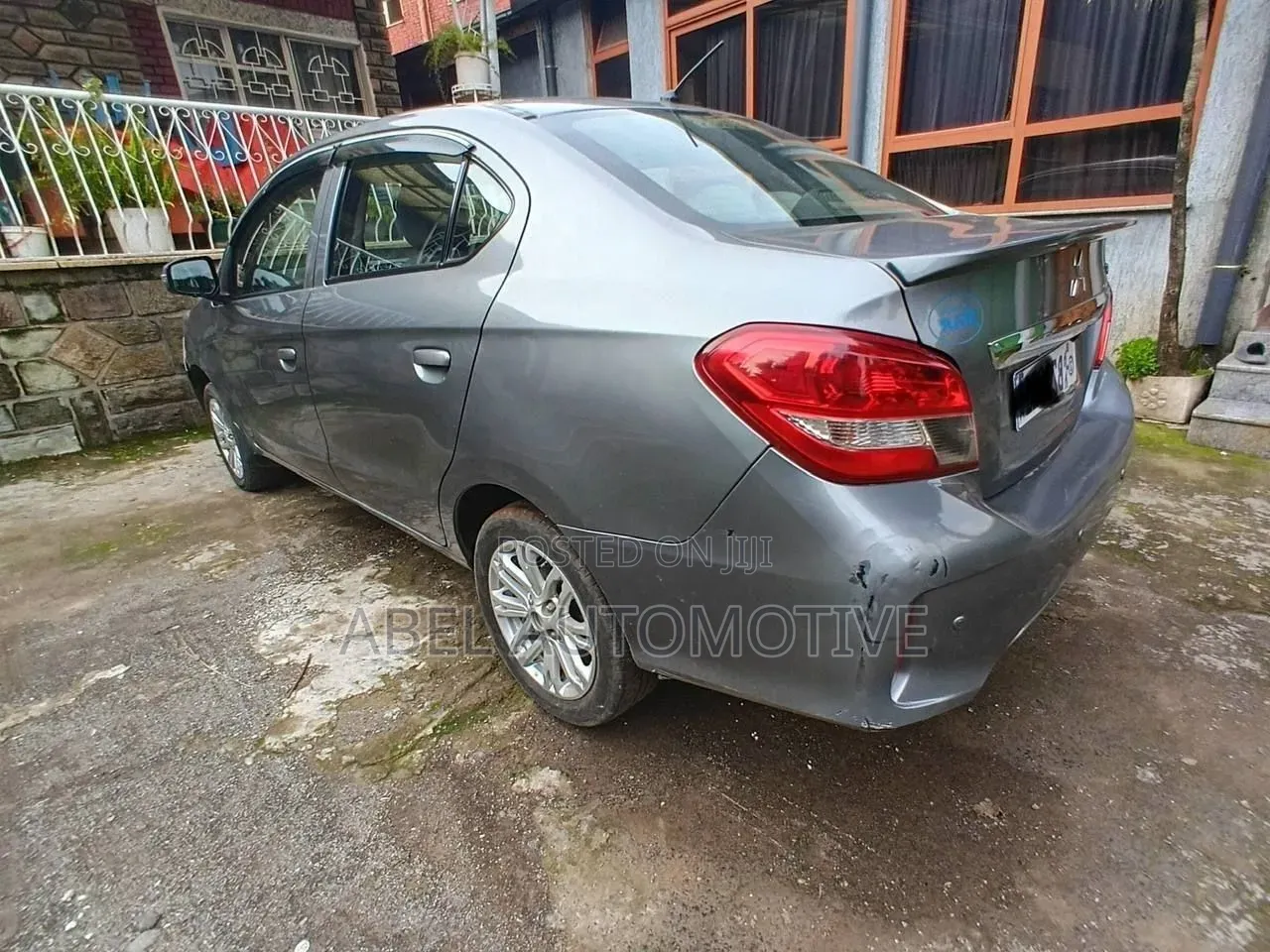 Mitsubishi Attrage 2021 Silver