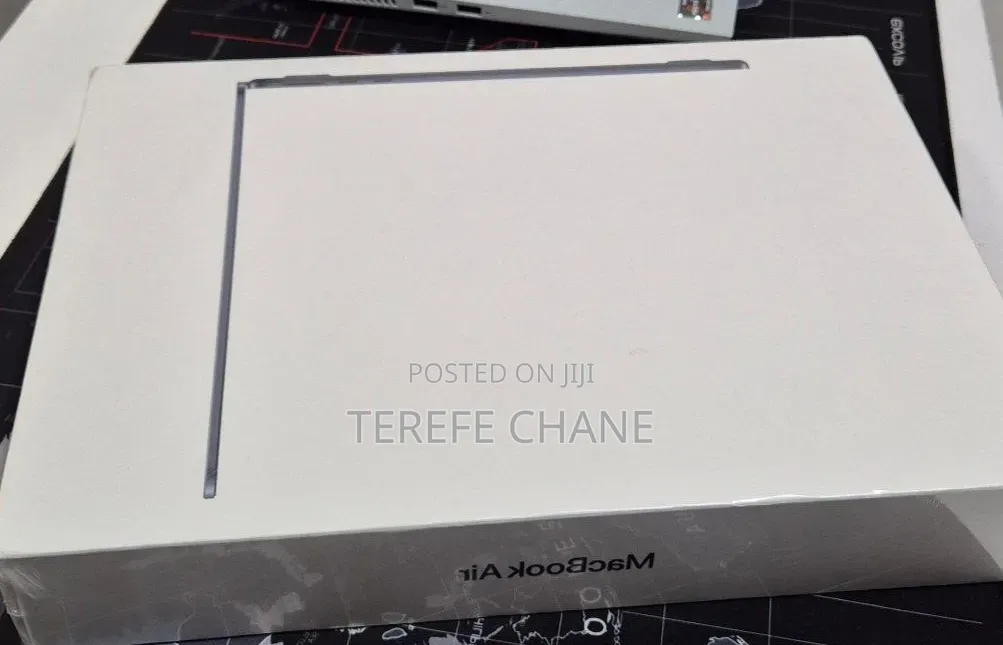 New Laptop Apple MacBook Air 2022 M2 8GB Apple M2 SSD 256GB