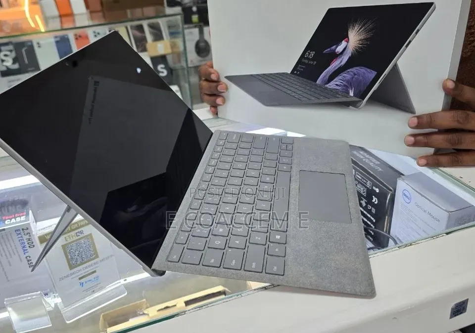 New Laptop Microsoft Surface 8GB Intel Core i5 SSD 128GB