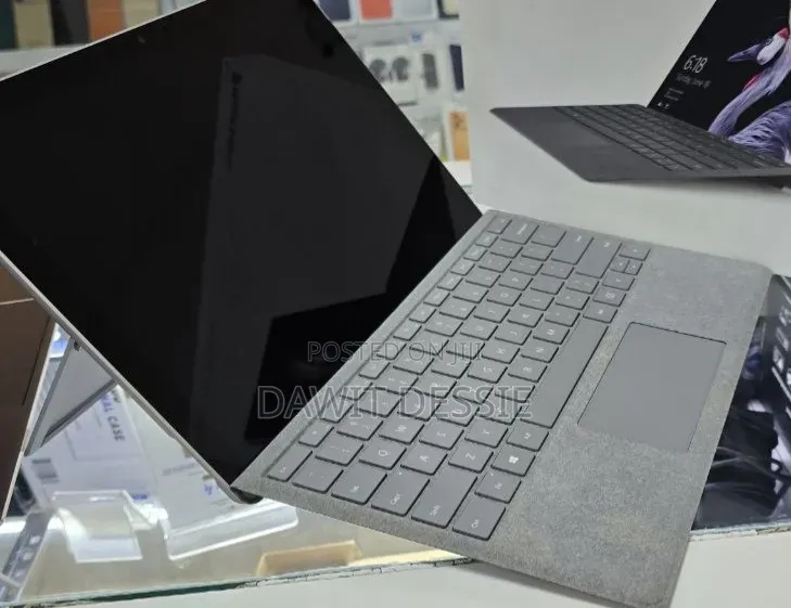 New Laptop Microsoft Surface 8GB Intel Core i5 SSD 128GB