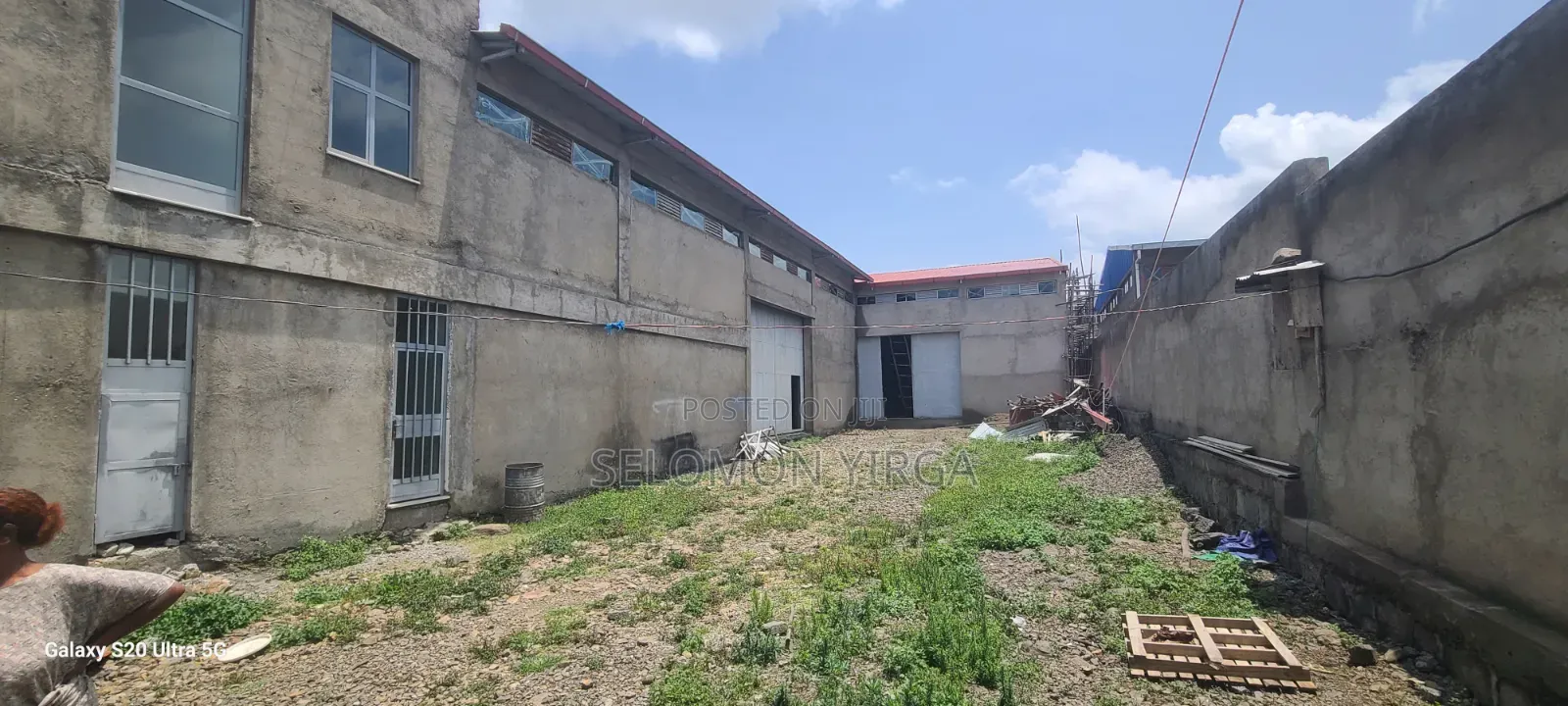Warehouse for Rent, Large