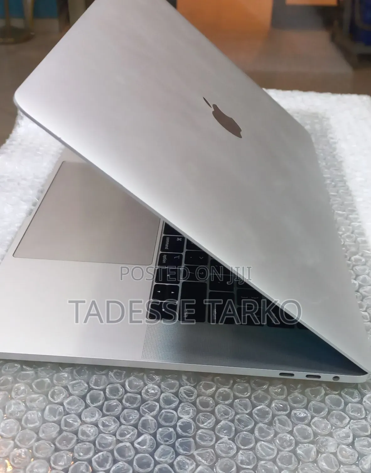 New Laptop Apple MacBook Pro 2018 16GB Intel Core i7 SSD 256GB