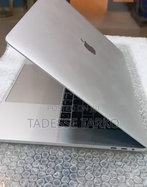 New Laptop Apple MacBook Pro 2018 16GB Intel Core i7 SSD 256GB