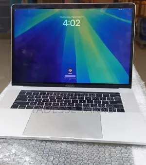 New Laptop Apple MacBook Pro 2018 16GB Intel Core i7 SSD 256GB