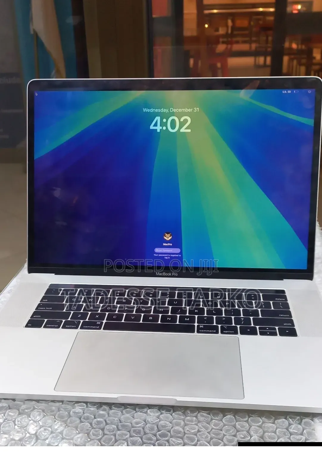 New Laptop Apple MacBook Pro 2018 16GB Intel Core i7 SSD 256GB