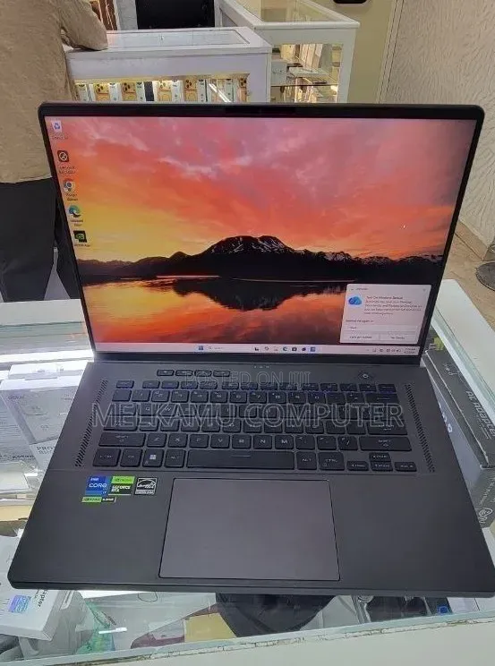 New Laptop Asus ROG Zephyrus G16 16GB Intel Core i7 SSD 512GB