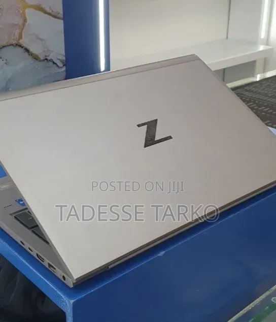 New Laptop HP ZBook Firefly G8 16GB Intel Core i7 SSD 512GB