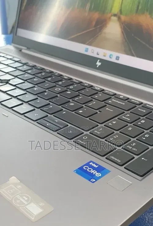 New Laptop HP ZBook Firefly G8 16GB Intel Core i7 SSD 512GB
