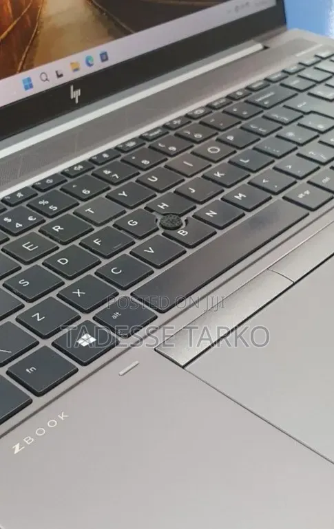 New Laptop HP ZBook Firefly G8 16GB Intel Core i7 SSD 512GB