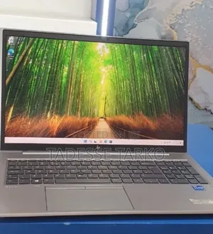 New Laptop HP ZBook Firefly G8 16GB Intel Core i7 SSD 512GB