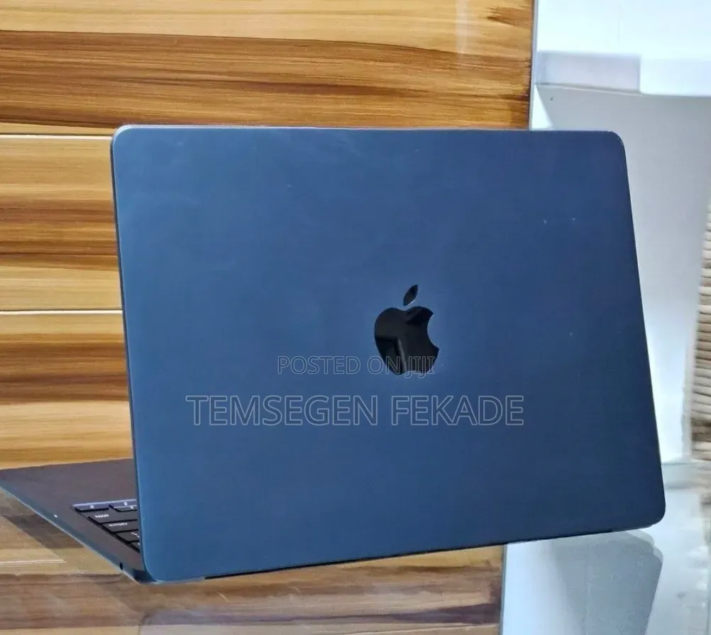 New Laptop Apple MacBook Air 2025 M4 16GB Apple M4 SSD 256GB