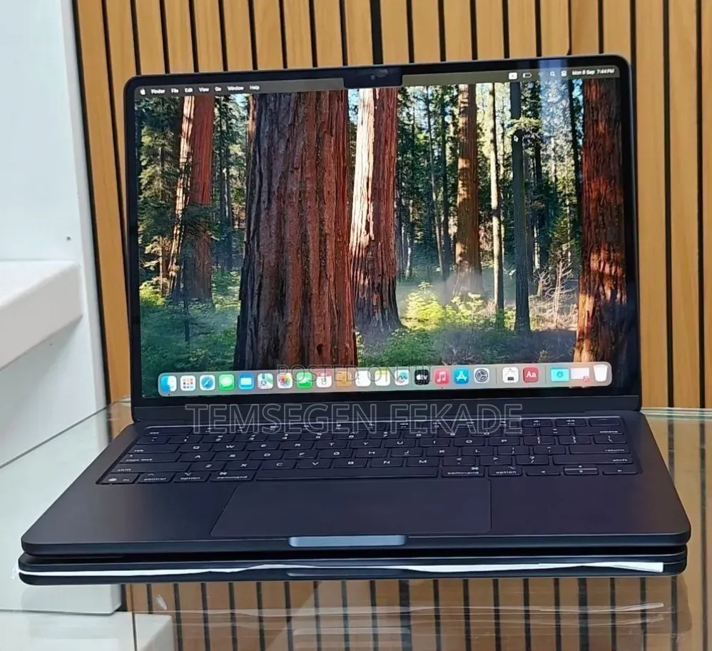 New Laptop Apple MacBook Air 2025 M4 16GB Apple M4 SSD 256GB