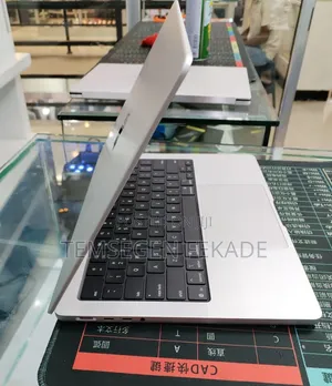 New Laptop Apple MacBook Pro 2025 M5 16GB Apple M5 Pro SSD 512GB