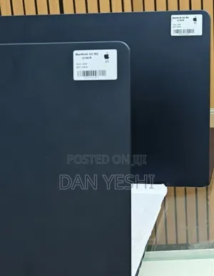 New Laptop Apple MacBook Air 2025 M4 16GB Apple M4 SSD 512GB