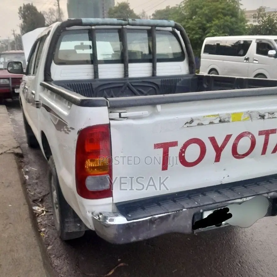Toyota Hilux 2010 White