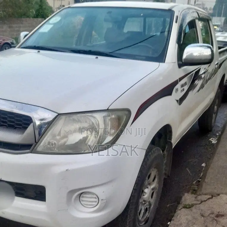 Toyota Hilux 2010 White