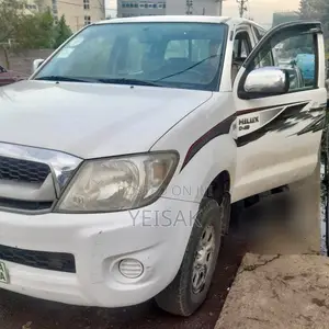 Toyota Hilux 2010 White