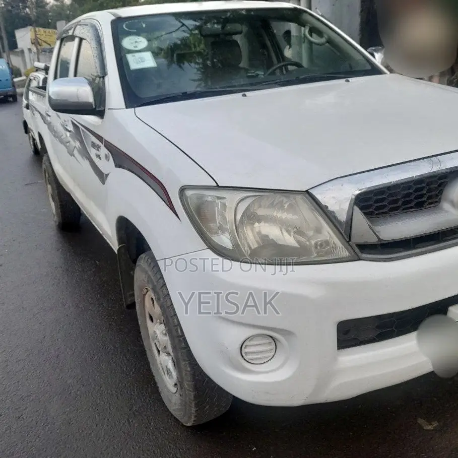 Toyota Hilux 2010 White