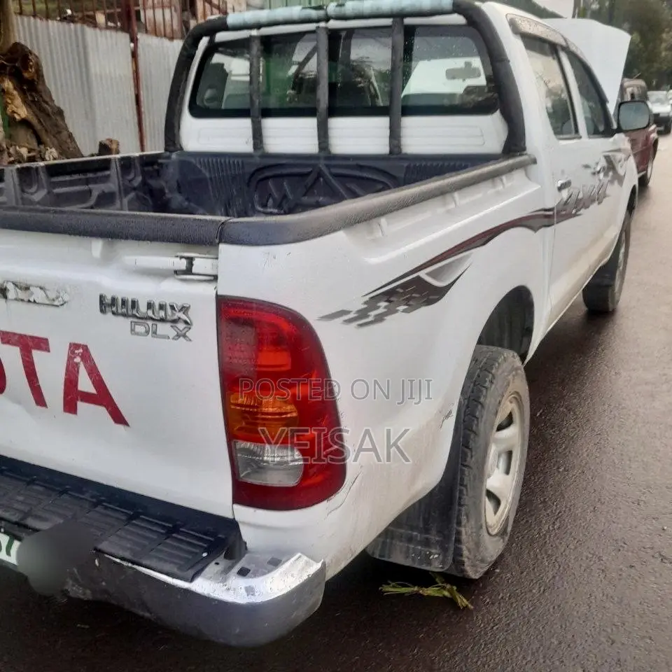 Toyota Hilux 2010 White