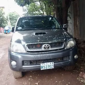 Toyota Hilux 2010 Gray