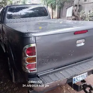 Toyota Hilux 2010 Gray