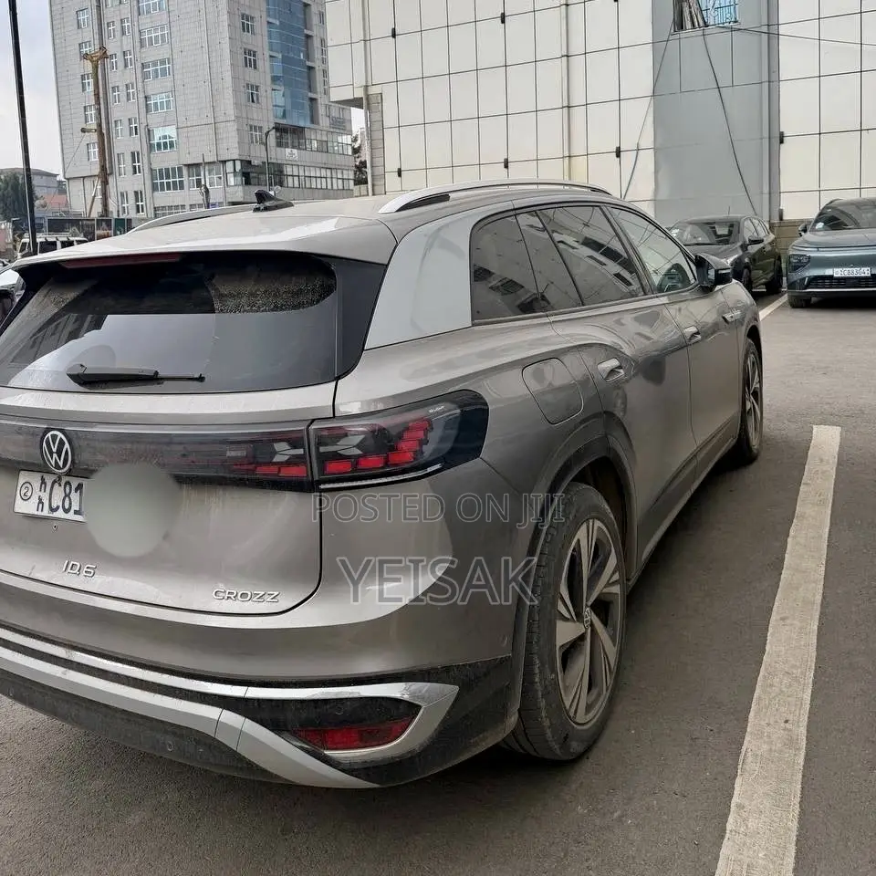 Volkswagen ID.6 2024 Gray