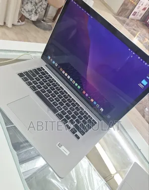 New Laptop Apple MacBook Pro 2015 16GB Intel Core i7 SSD 256GB