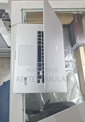 New Laptop Apple MacBook Pro 2015 16GB Intel Core i7 SSD 256GB