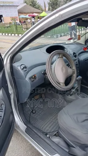 Toyota Vitz 2001 Silver