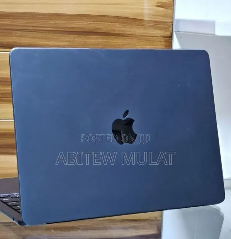 New Laptop Apple MacBook Air 2025 M4 16GB Apple M4 SSD 256GB