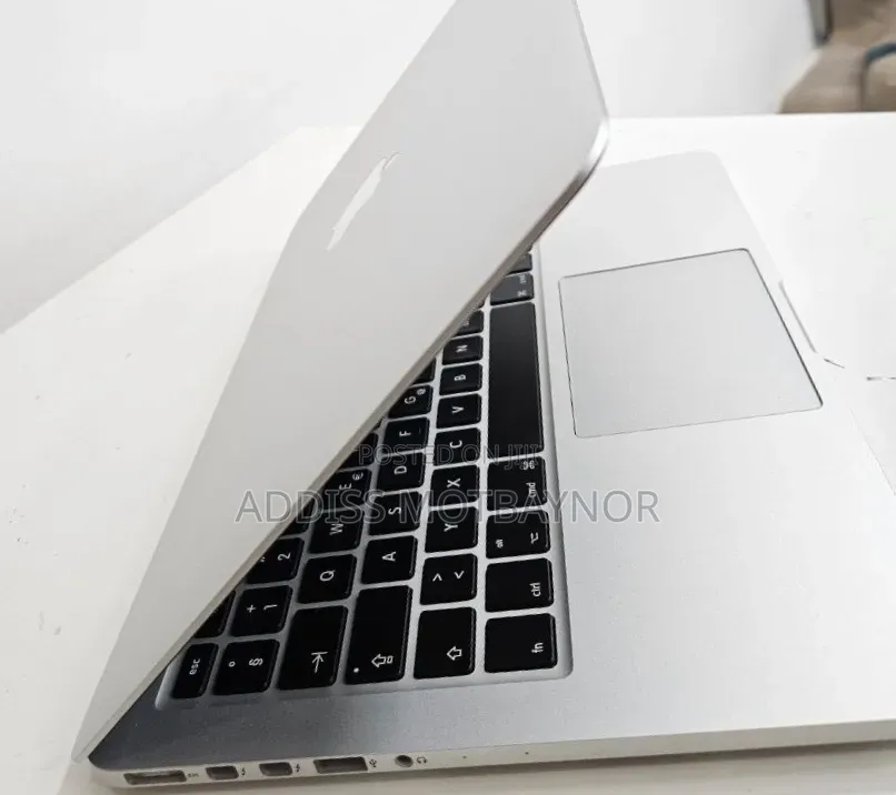 New Laptop Apple MacBook 2015 8GB Intel Core i7 SSD 256GB