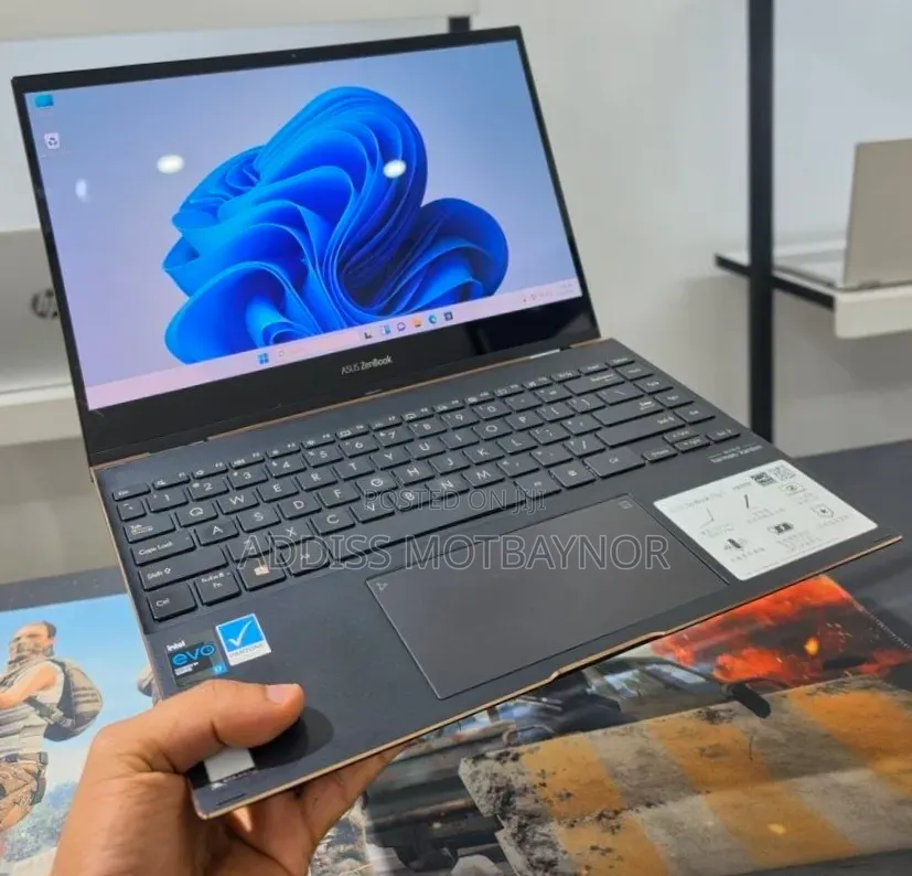 New Laptop Asus ZenBook UX305FA 16GB Intel Core i7 SSD 512GB