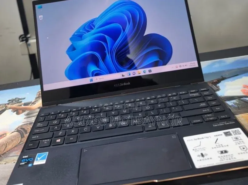 New Laptop Asus ZenBook UX305FA 16GB Intel Core i7 SSD 512GB