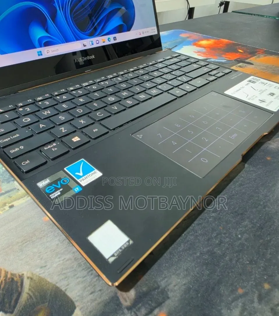 New Laptop Asus ZenBook UX305FA 16GB Intel Core i7 SSD 512GB