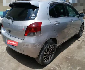 Toyota Yaris 2010 Silver