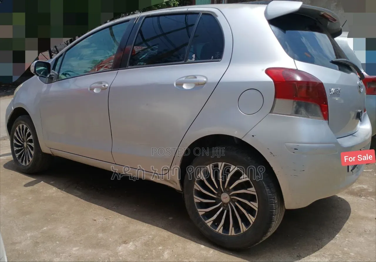Toyota Yaris 2010 Silver