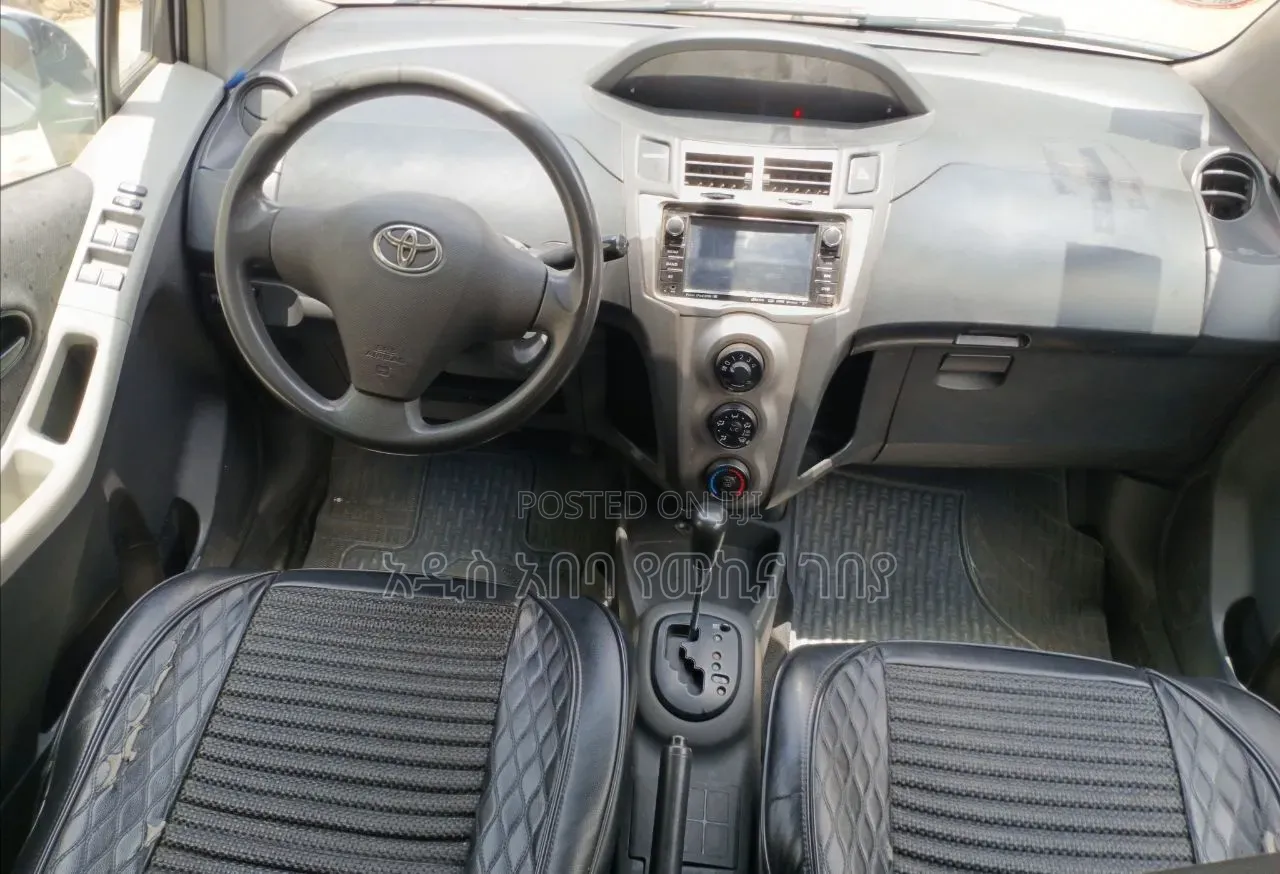 Toyota Yaris 2010 Silver