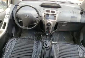 Toyota Yaris 2010 Silver