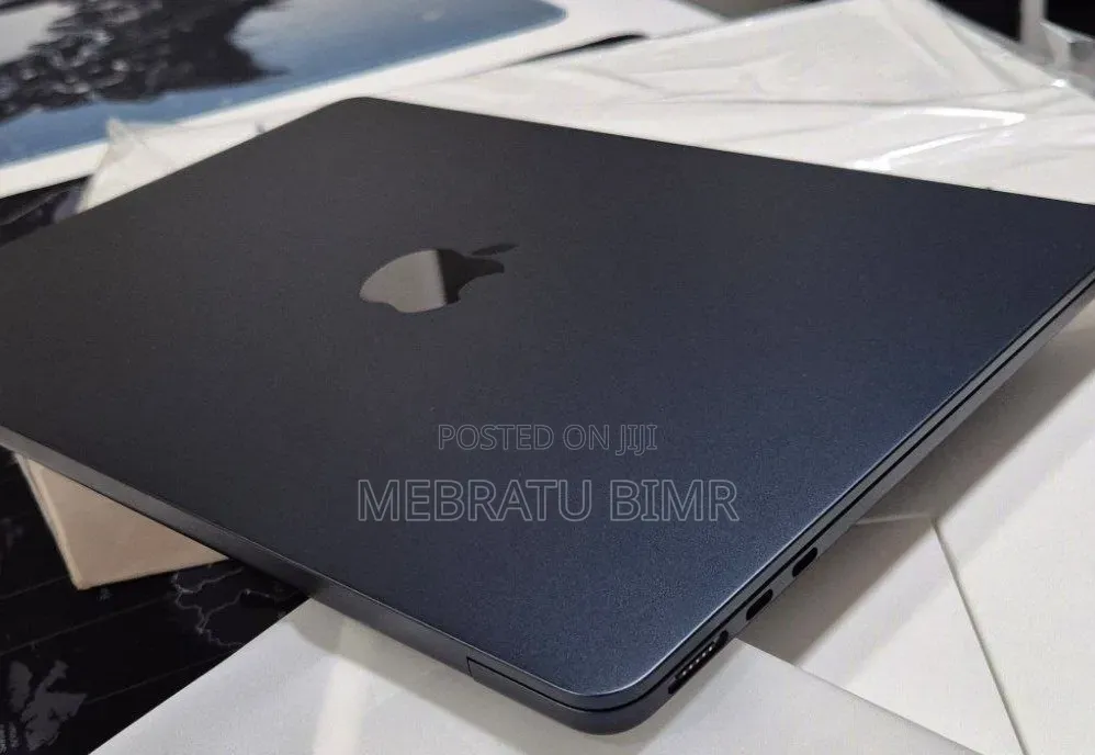 New Laptop Apple MacBook Air 2022 M2 8GB Apple M2 SSD 256GB