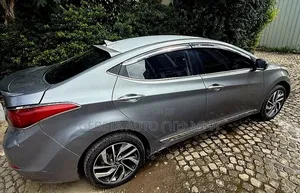 Hyundai Avante 2013
