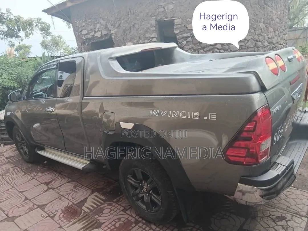 Toyota Hilux 2021 Gray