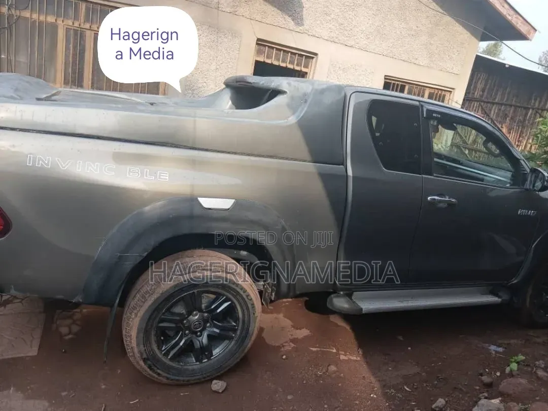 Toyota Hilux 2021 Gray