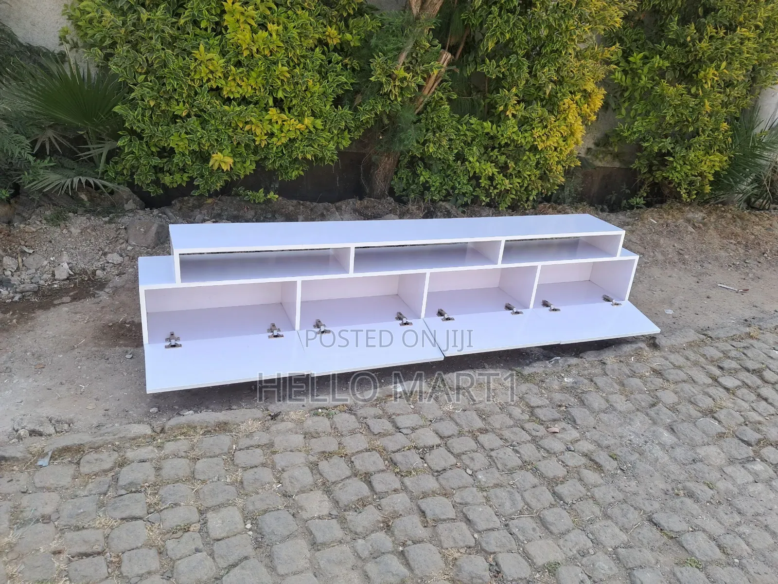 The Classic TV Stand