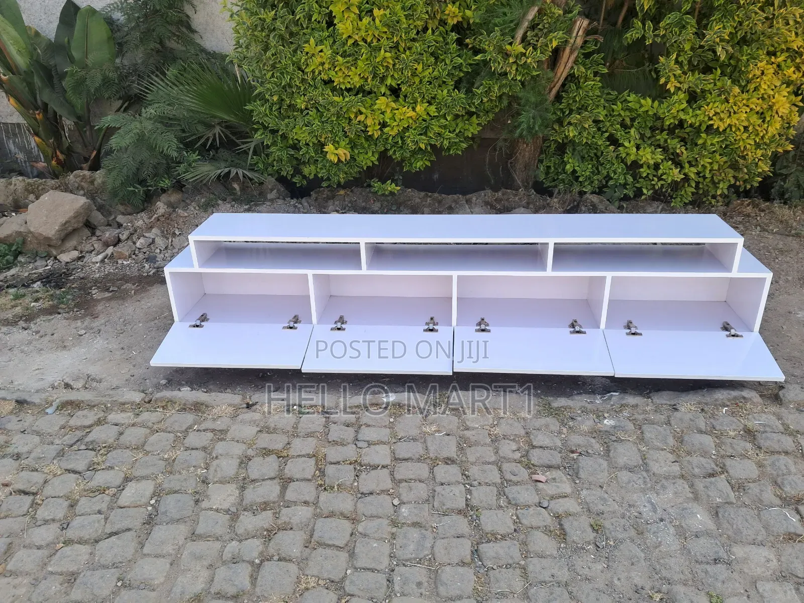The Classic TV Stand