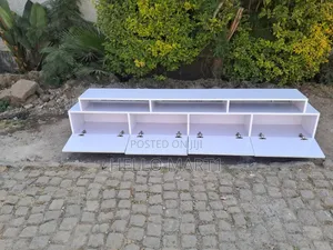 The Classic TV Stand