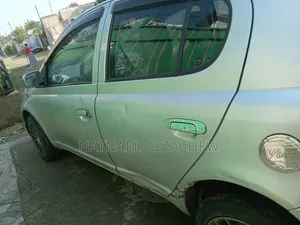 Toyota Vitz 2001 Silver