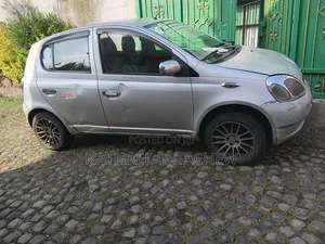 Toyota Vitz 2001 Silver