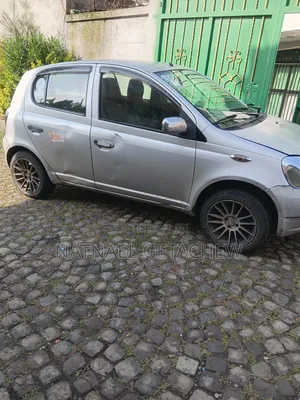 Toyota Vitz 2001 Silver