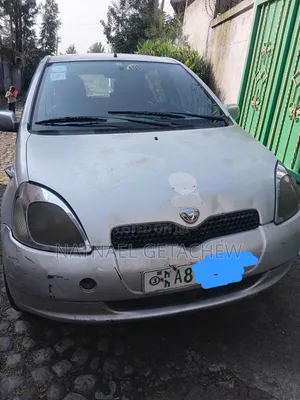 Toyota Vitz 2001 Silver